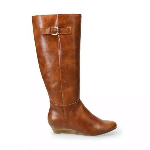SOLD ON MERC Women’s Fall Brown flat boots - Picture 2 of 6